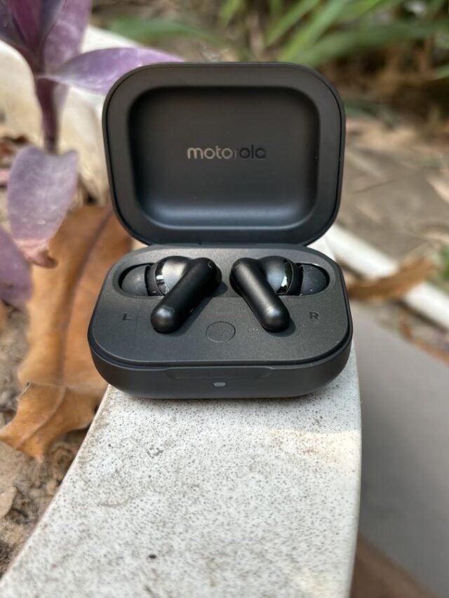 Motorola Moto Buds+ Review: WATCH Before BUY