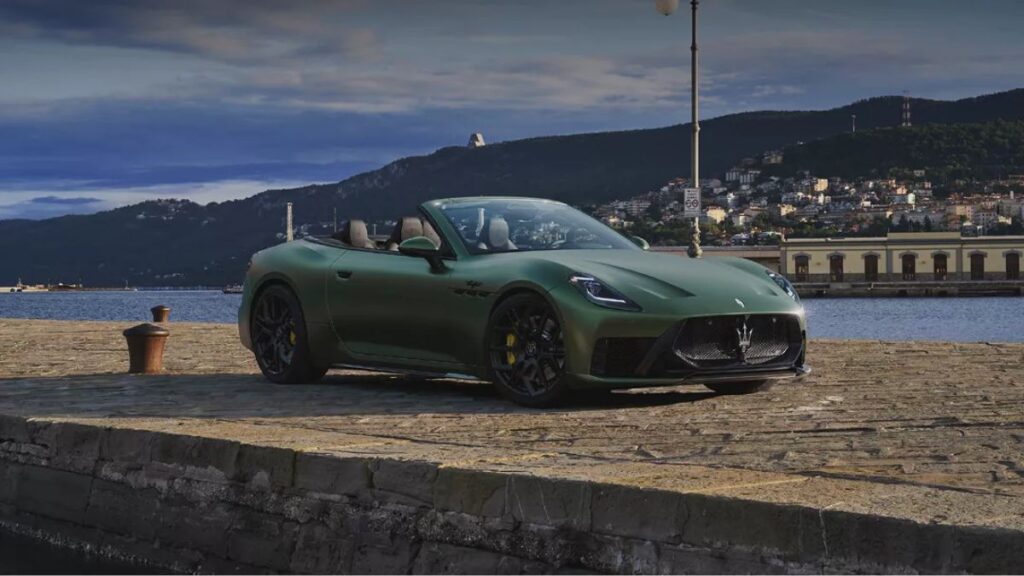 Maserati GranCabrio Trofeo Debuts With 550 HP V6 Engine